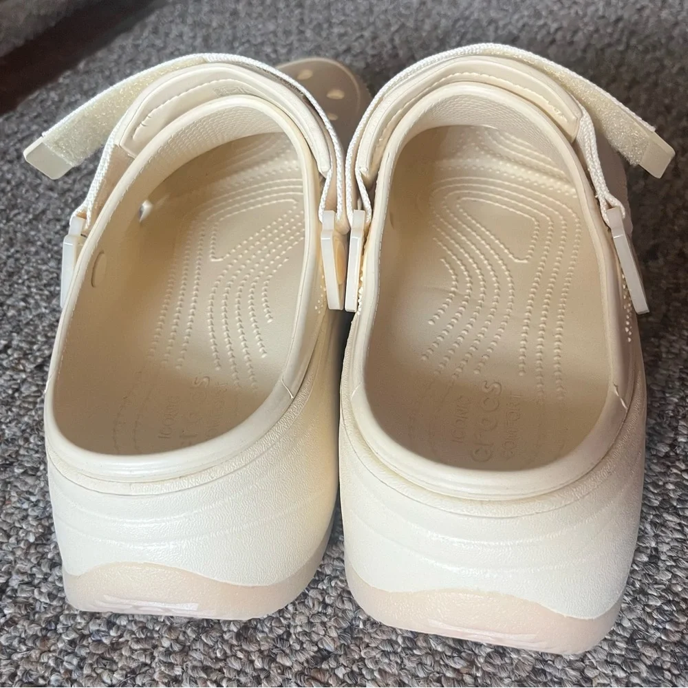 🆕Womens Size 9 Crocs Classic Hiker Escape Clogs - Cream - Picture 10 of 12